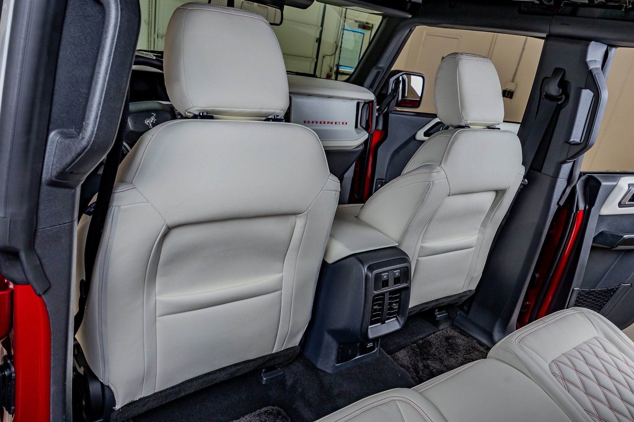 Used 2025 Ford Bronco Heritage Edition AWD/4WD image 34