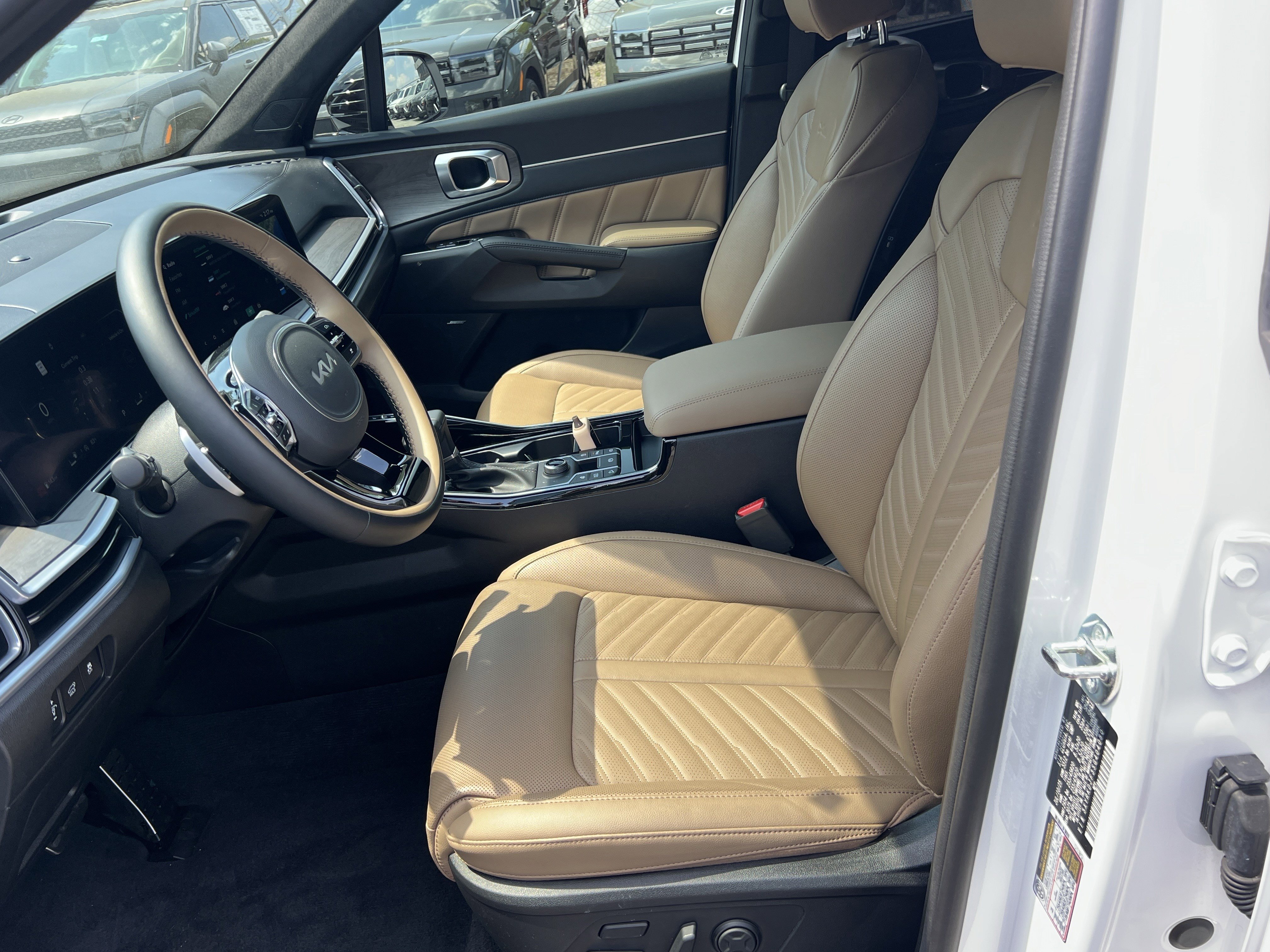 Used 2025 Kia Sorento SX Prestige w/ Olive Brown Leather Package AWD/4WD image 9