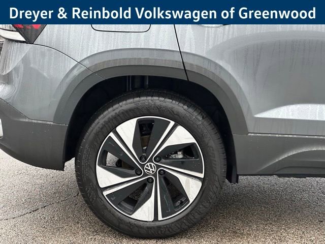 New 2026 Volkswagen Taos SE image 9
