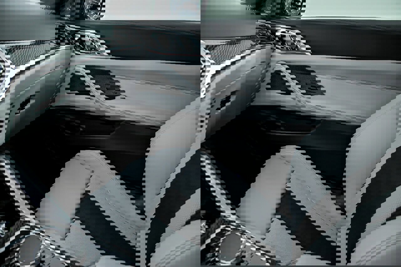 Used 2023 BMW M4 xDrive Competition w/ M Carbon Exterior Package image 38