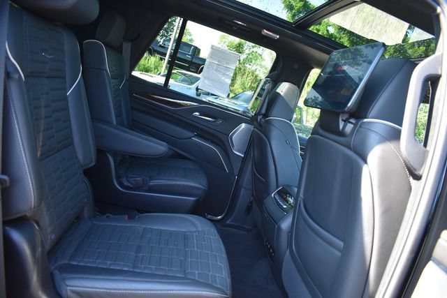 Certified 2024 Cadillac Escalade Sport Platinum w/ Heavy-Duty Trailer Package AWD/4WD image 19