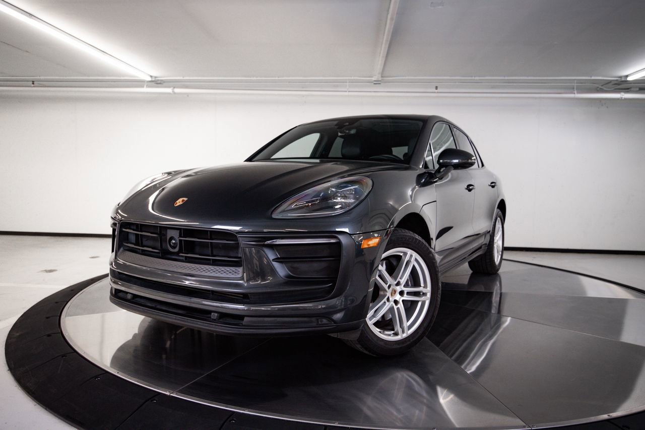 Certified 2024 Porsche Macan image 1