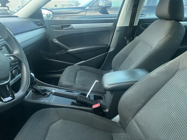 Used 2017 Volkswagen Passat 1.8T S image 8