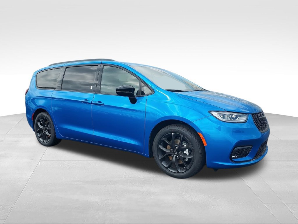New 2026 Chrysler Pacifica Limited w/ S Appearance Package FWD image 2