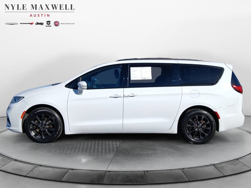 Used 2021 Chrysler Pacifica Touring-L w/ Uconnect Theater Family Group FWD image 13