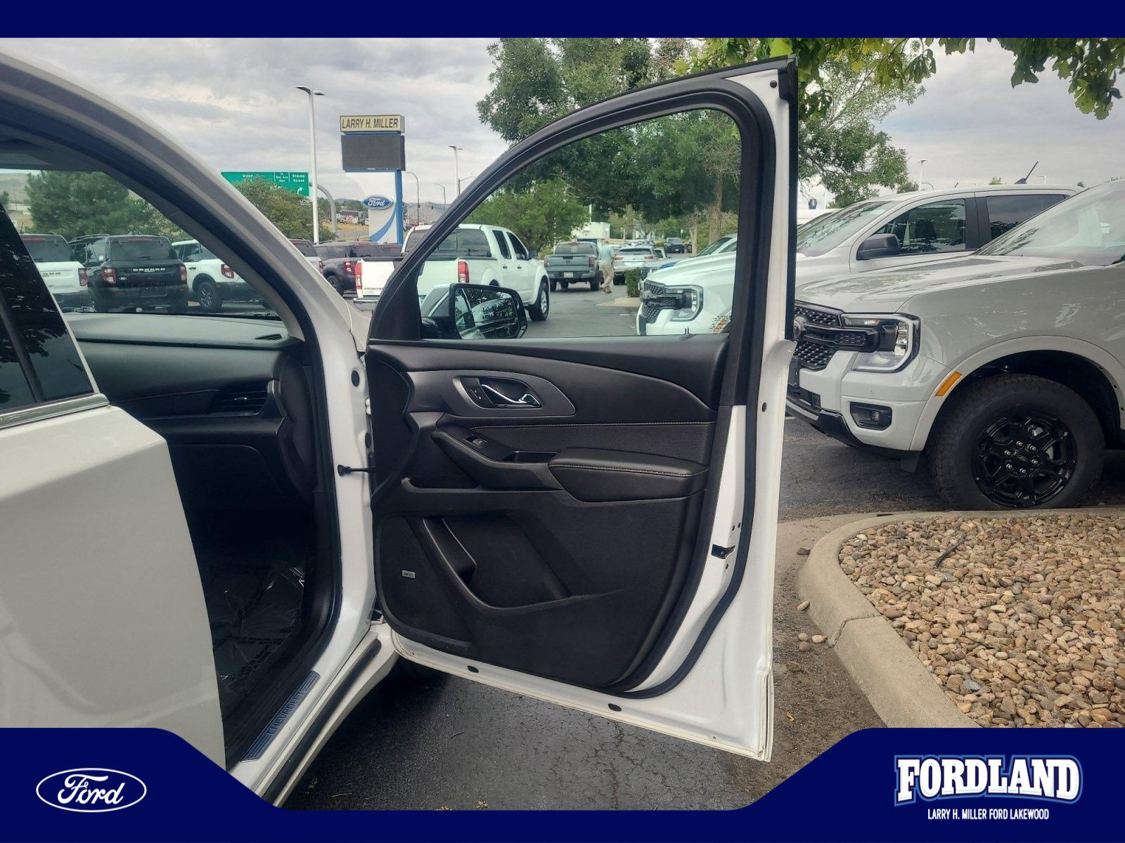 Used 2019 Chevrolet Traverse Premier w/ LPO, Floor Liner Package AWD/4WD image 16