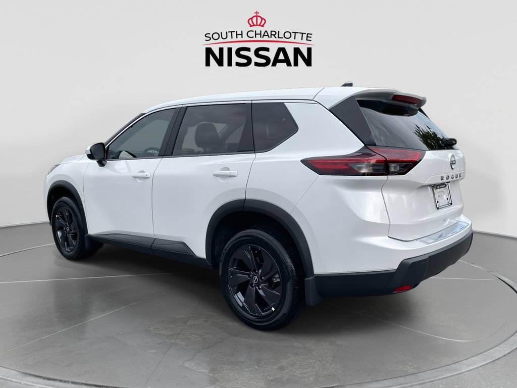 Used 2026 Nissan Rogue SV FWD image 4