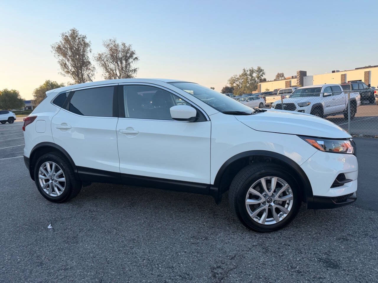 Used 2020 Nissan Rogue Sport S w/ Appearance Package FWD image 6