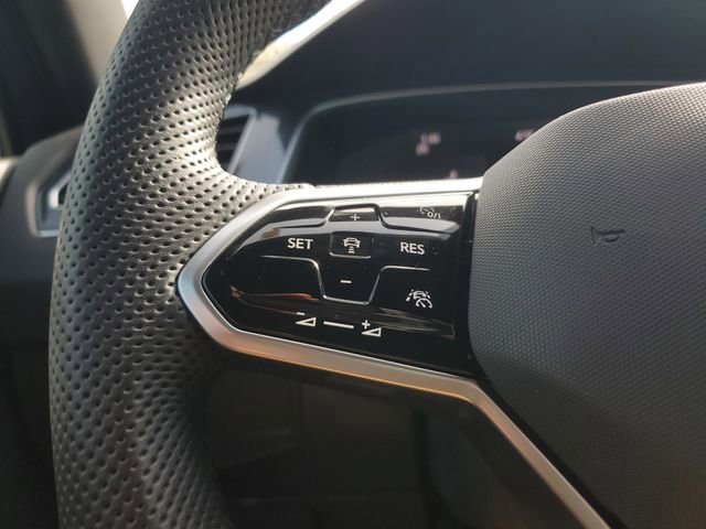 Used 2024 Volkswagen Tiguan SE R-Line image 26