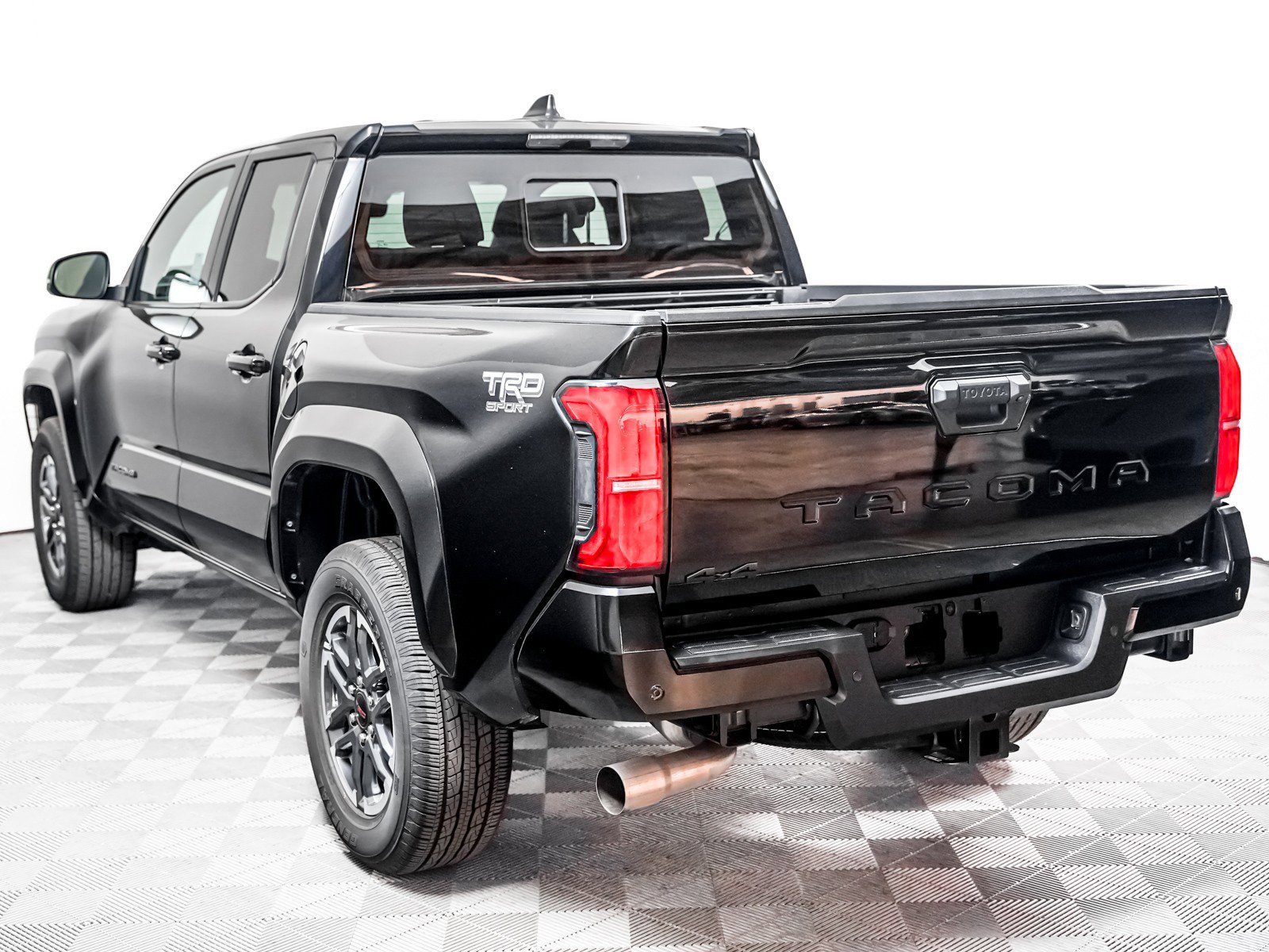 Used 2025 Toyota Tacoma TRD Sport w/ TRD Sport Upgrade Package AWD/4WD image 2