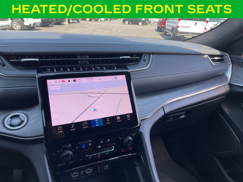 Used 2023 Jeep Grand Cherokee Overland w/ Luxury Tech Group IV AWD/4WD image 21