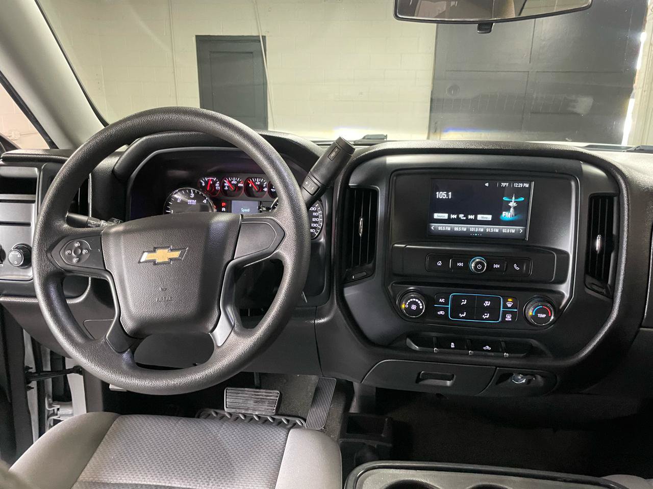 Used 2017 Chevrolet Silverado 1500 Custom w/ Custom Convenience Package AWD/4WD image 17