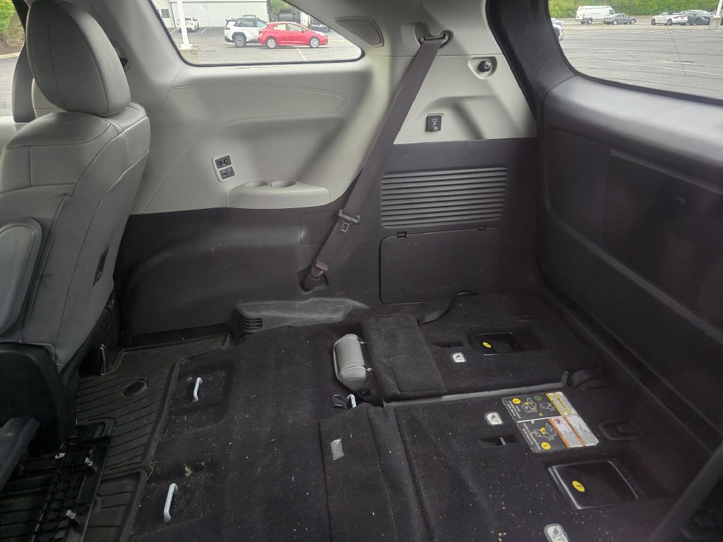 Certified 2022 Toyota Sienna XLE w/ XLE Plus Package FWD image 22