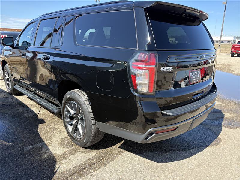 Used 2022 Chevrolet Suburban Z71 w/ Luxury Package AWD/4WD image 4