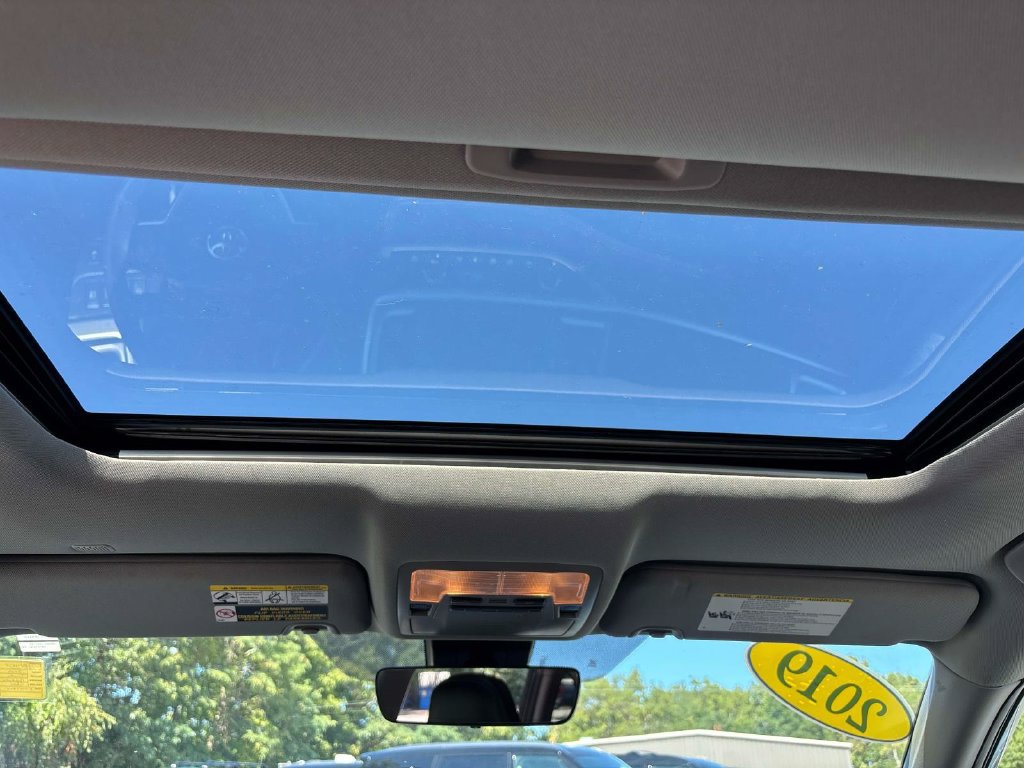 Used 2019 Toyota Highlander Limited AWD/4WD image 12