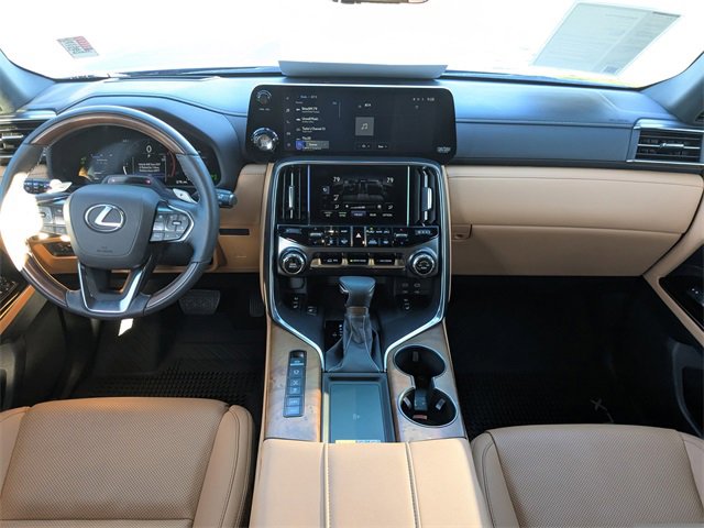 Used 2025 Lexus LX 600 4WD w/ Luxury Package image 16