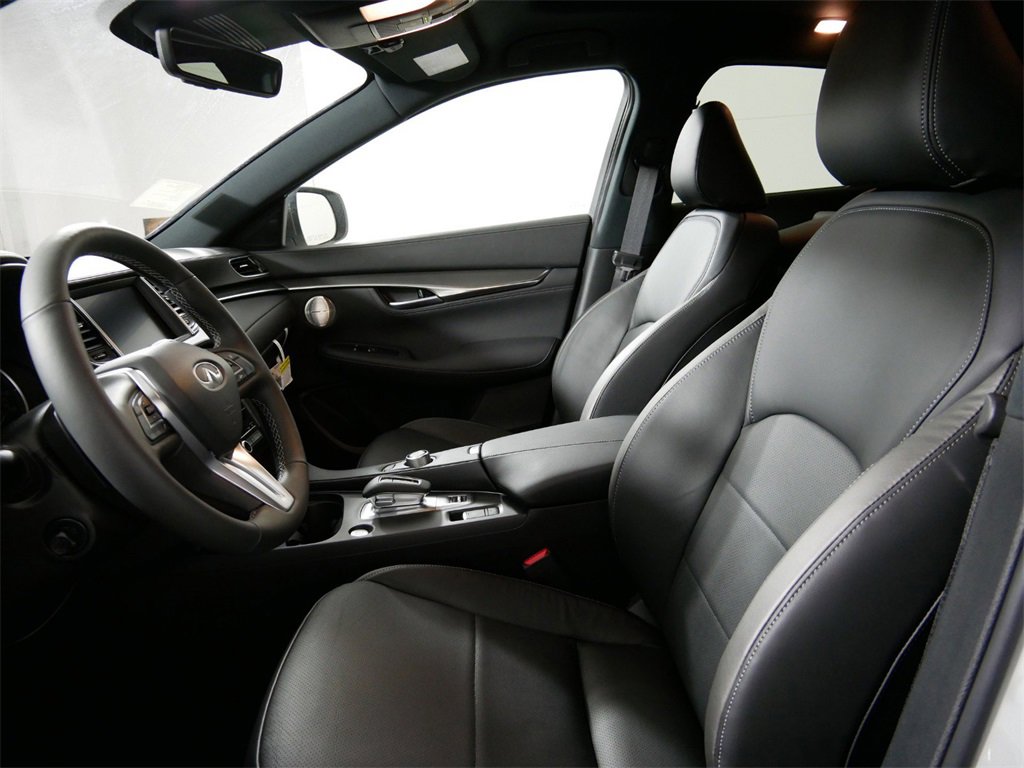 New 2025 INFINITI QX55 Essential image 11