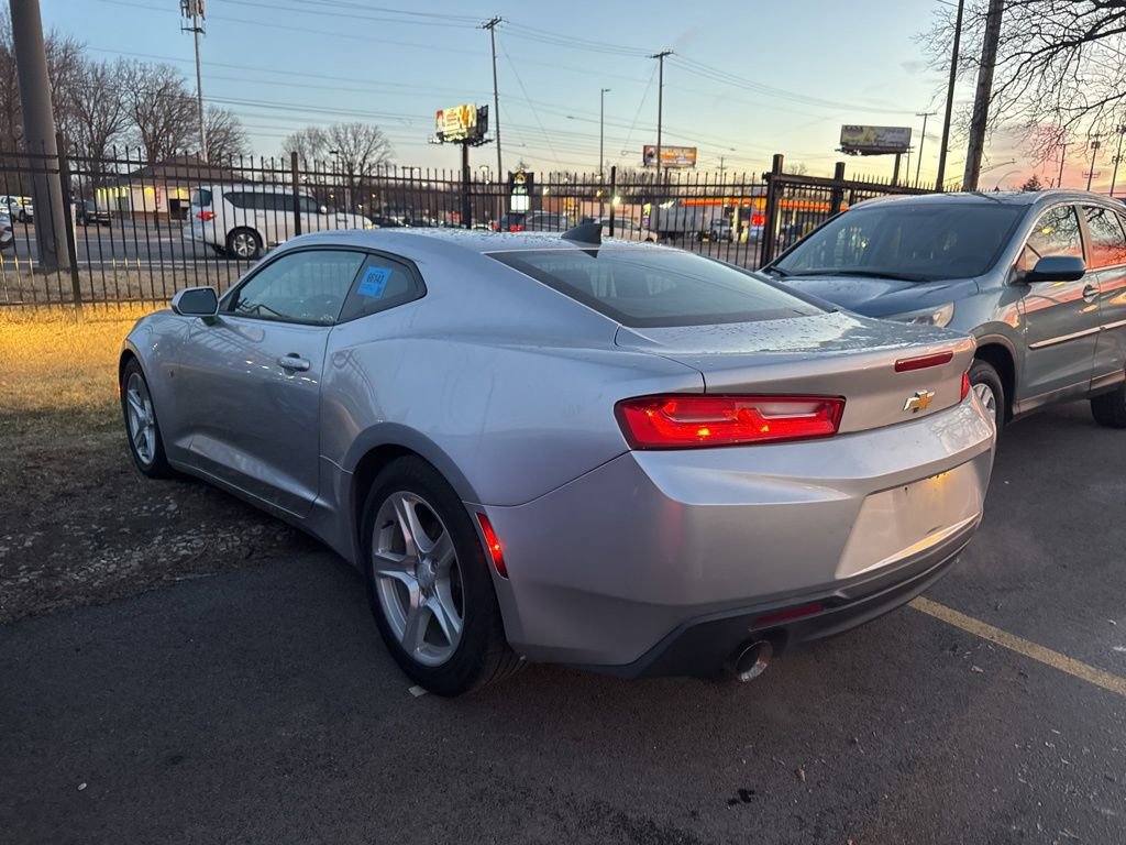 Used 2018 Chevrolet Camaro LT image 4