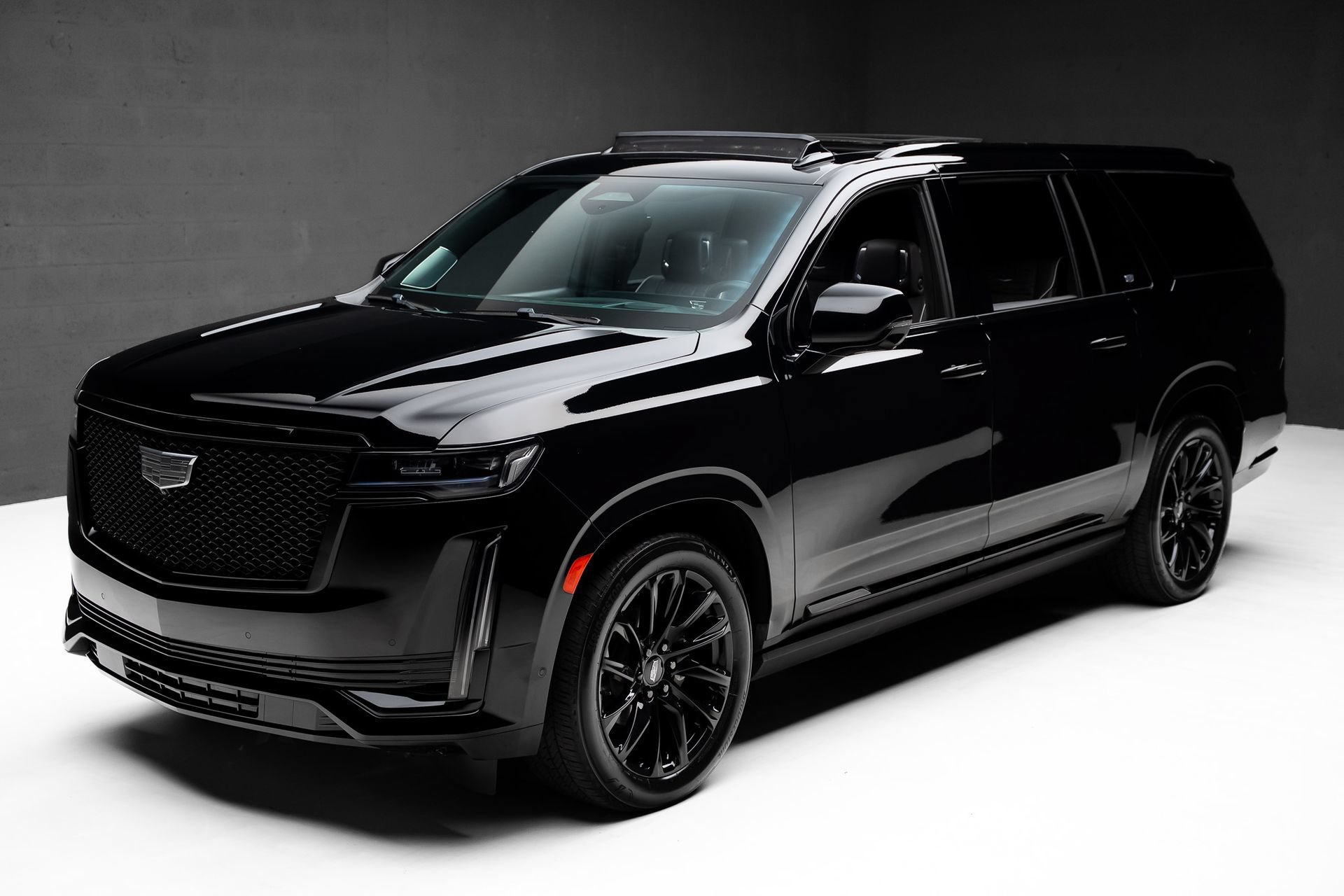Used 2024 Cadillac Escalade ESV Sport Platinum w/ LPO, ONYX Package AWD/4WD image 5