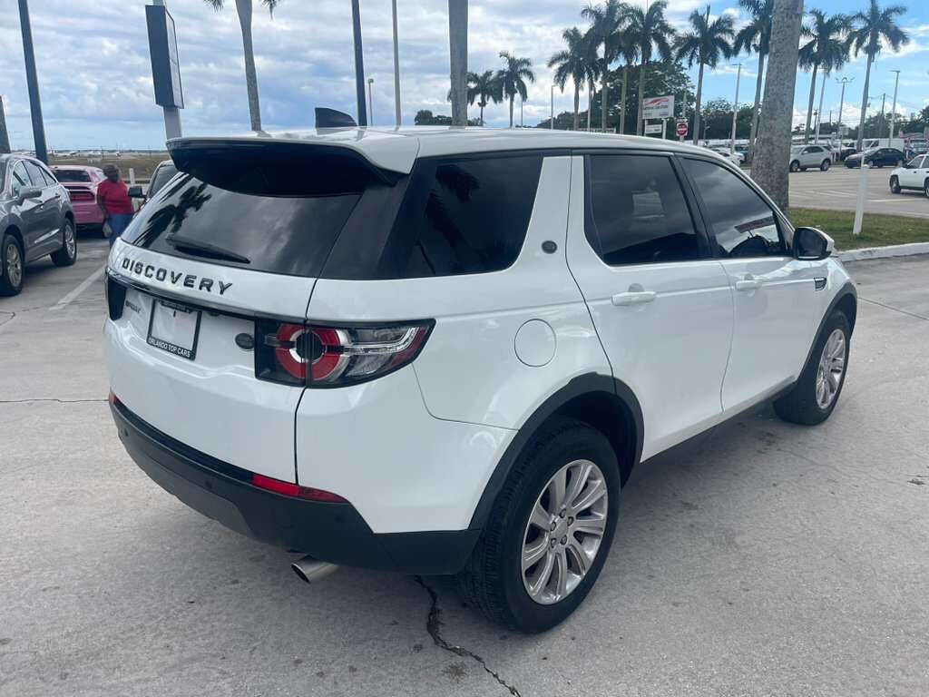 Used 2019 Land Rover Discovery Sport SE image 6