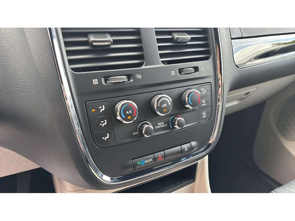 Used 2017 Dodge Grand Caravan SXT FWD image 21