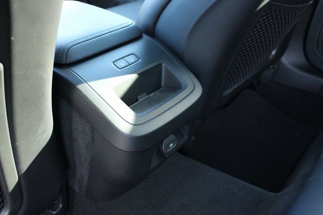 Used 2025 Volvo V60 B5 Cross Country Plus image 36