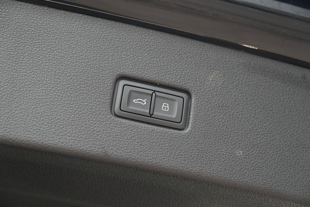 Used 2022 Audi SQ8 Prestige w/ Prestige Package image 16