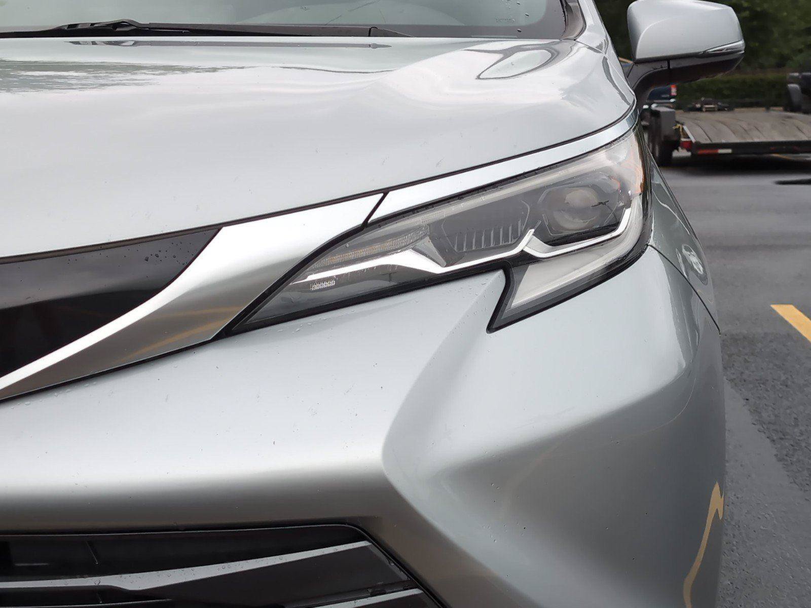 Used 2021 Toyota Sienna Platinum FWD image 12