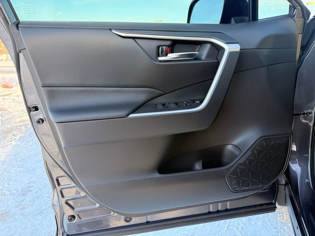 Used 2025 Toyota RAV4 XLE image 10
