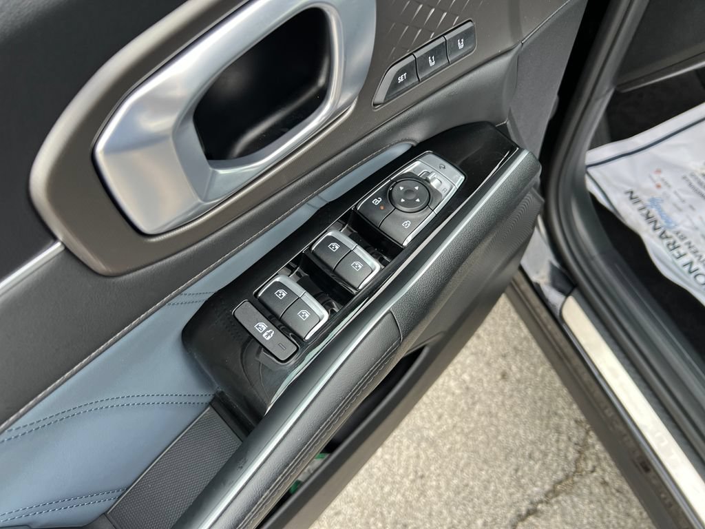 Certified 2025 Kia Sorento SX Prestige AWD/4WD image 11