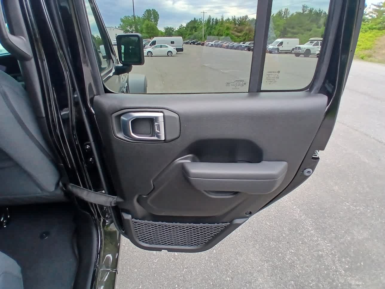 New 2026 Jeep Gladiator Sport AWD/4WD image 12