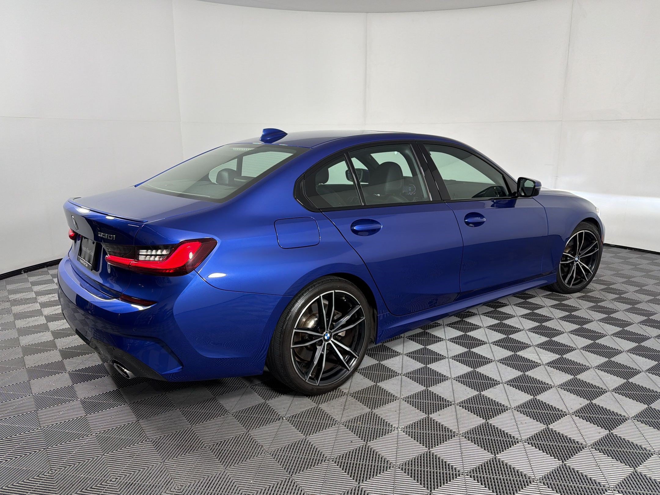 Used 2022 BMW 330i Sedan w/ M Sport Package RWD image 9