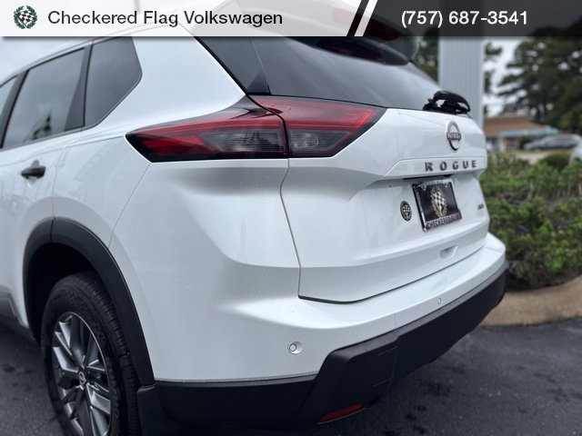 Used 2024 Nissan Rogue S AWD/4WD image 9
