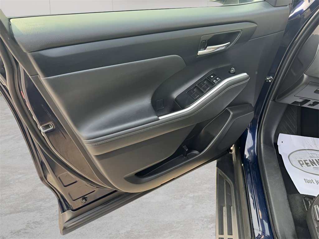 Used 2023 Toyota Highlander XLE image 14