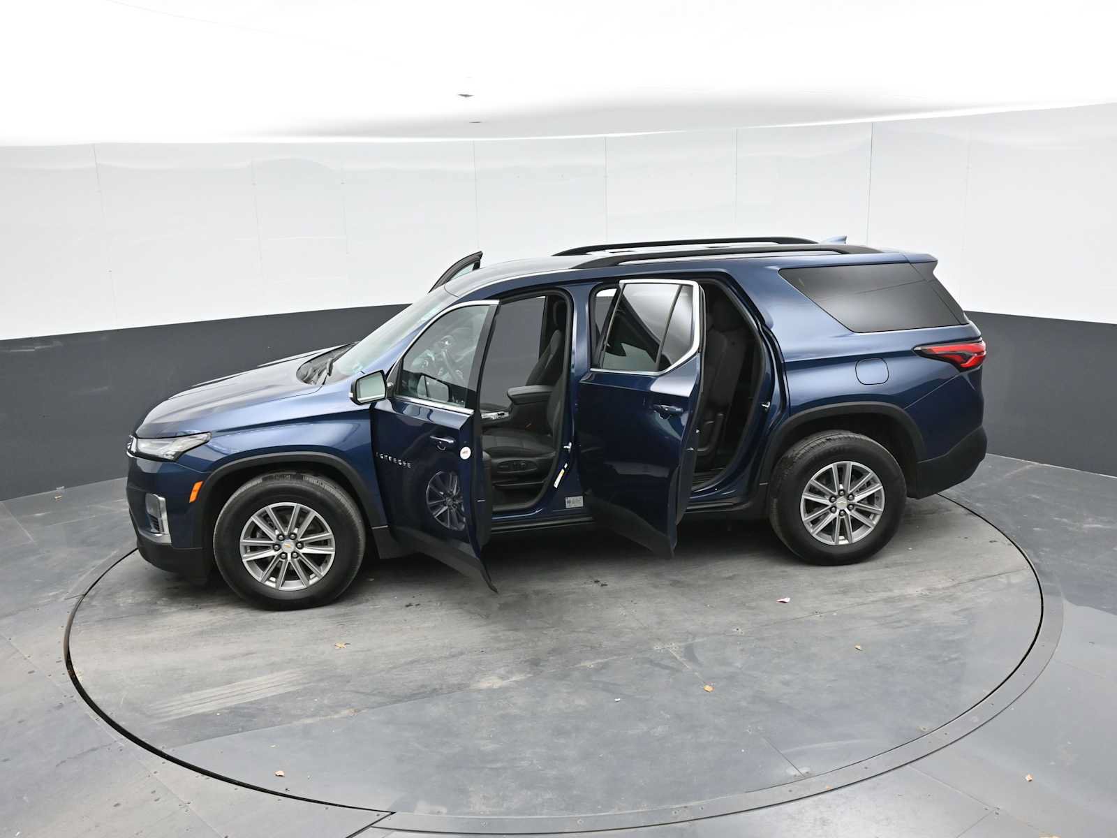 Used 2023 Chevrolet Traverse LT AWD/4WD image 52