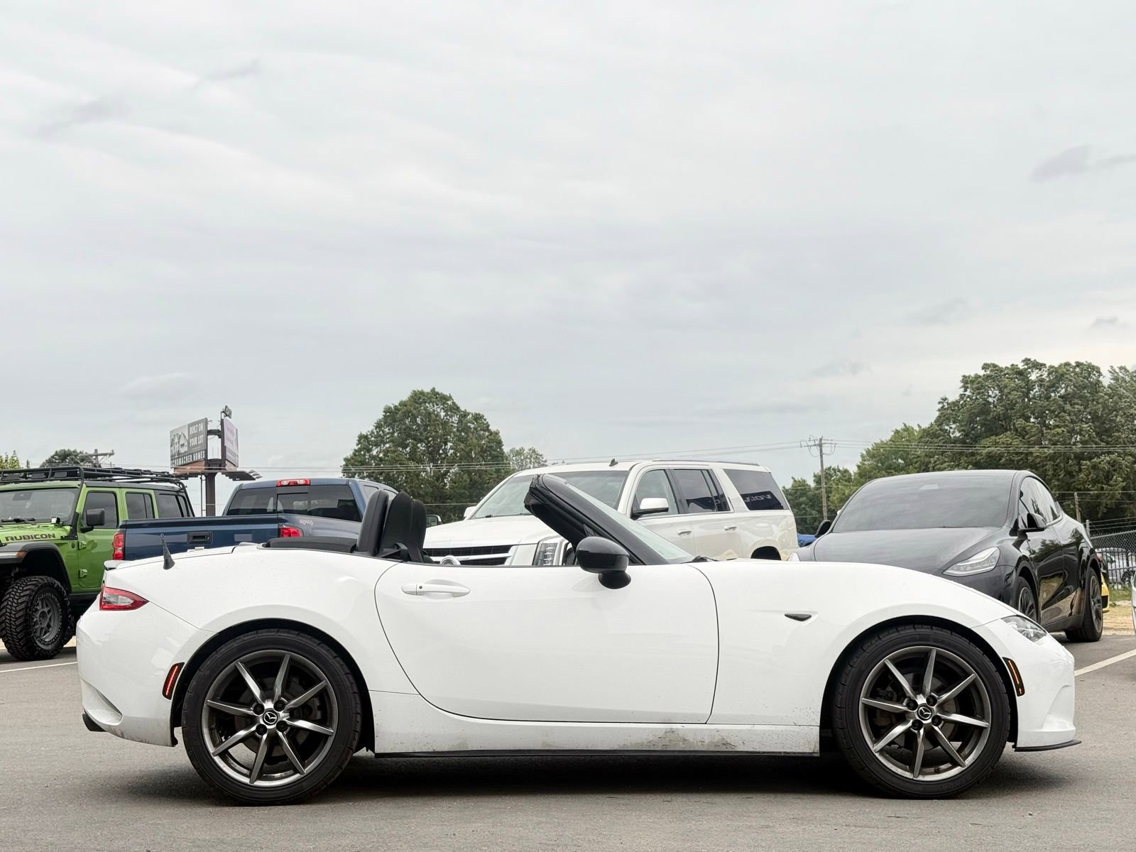 Used 2020 MAZDA MX-5 Miata Sport RWD image 12