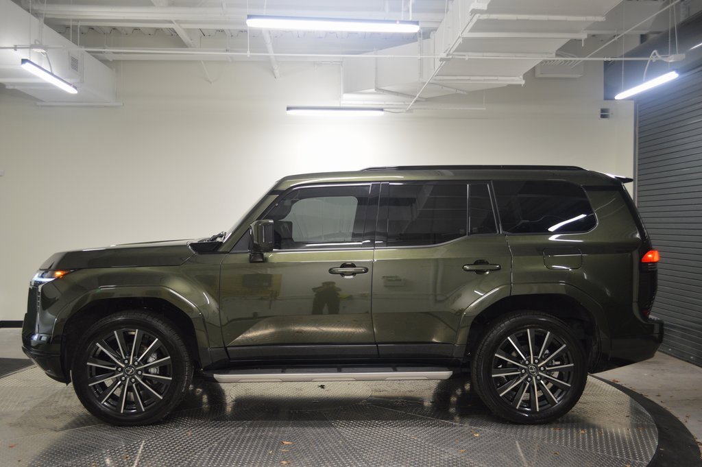 Used 2024 Lexus GX 550 w/ Accessory Package (Z1) image 2