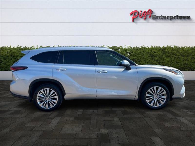 Used 2024 Toyota Highlander LE image 7