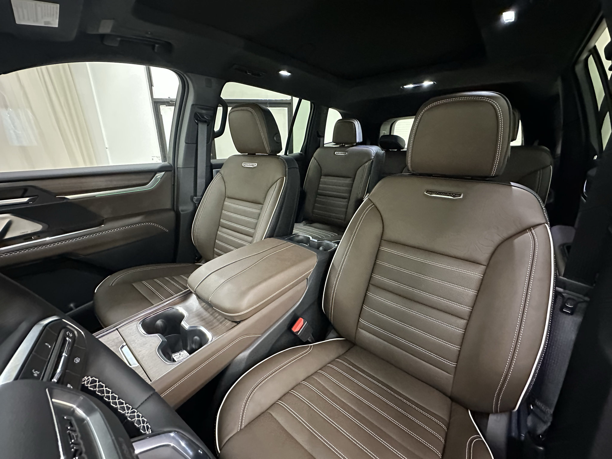New 2027 GMC Acadia Denali Ultimate w/ LPO, Floor Liner Package AWD/4WD image 28