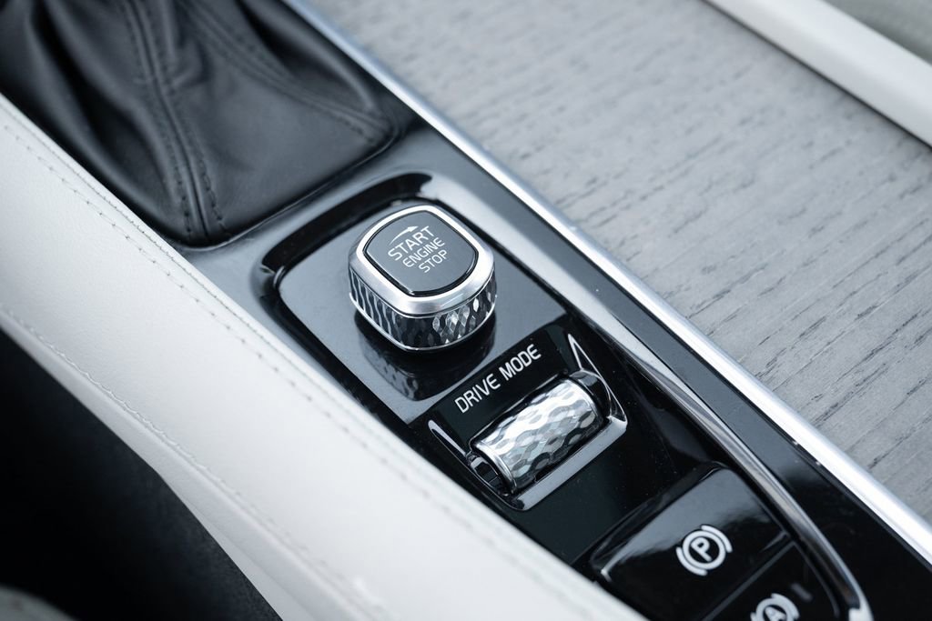 Used 2021 Volvo XC90 T6 Inscription w/ Advanced Package AWD/4WD image 32