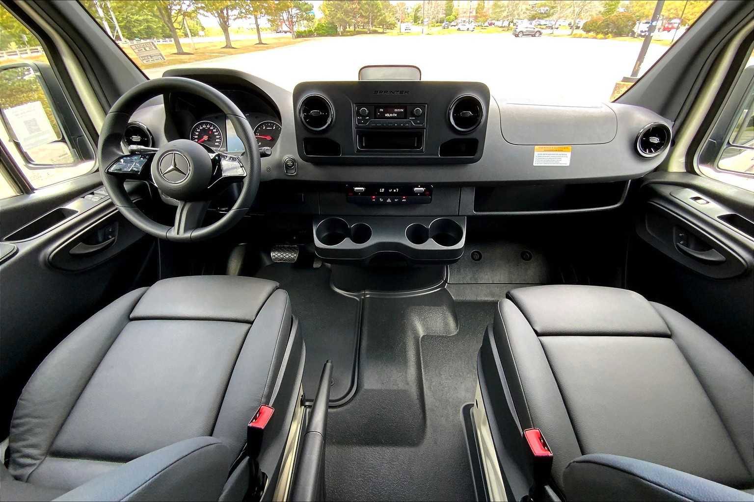 Used 2025 Mercedes-Benz Sprinter 2500 image 5