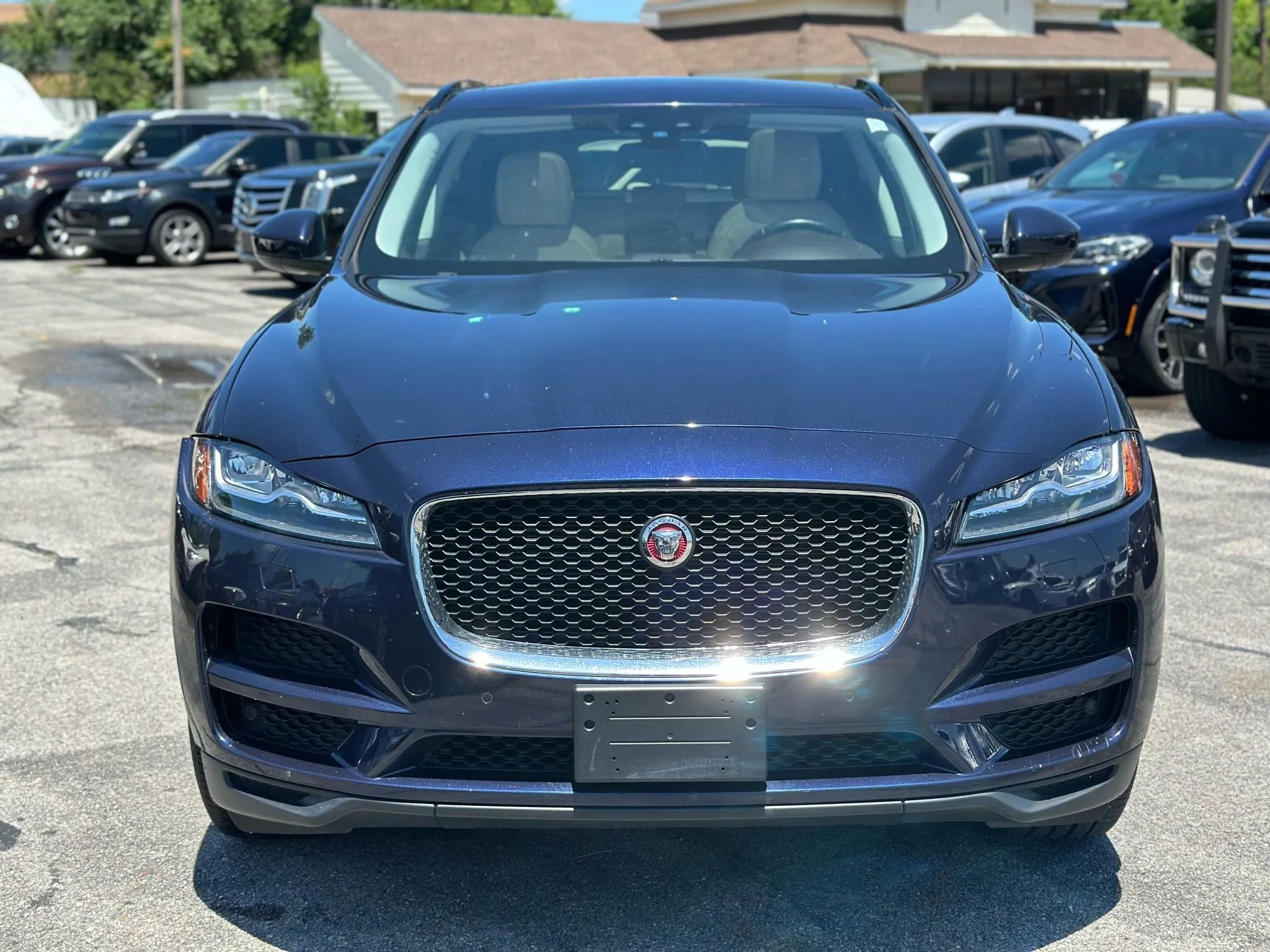 Used 2018 Jaguar F-PACE Prestige image 3