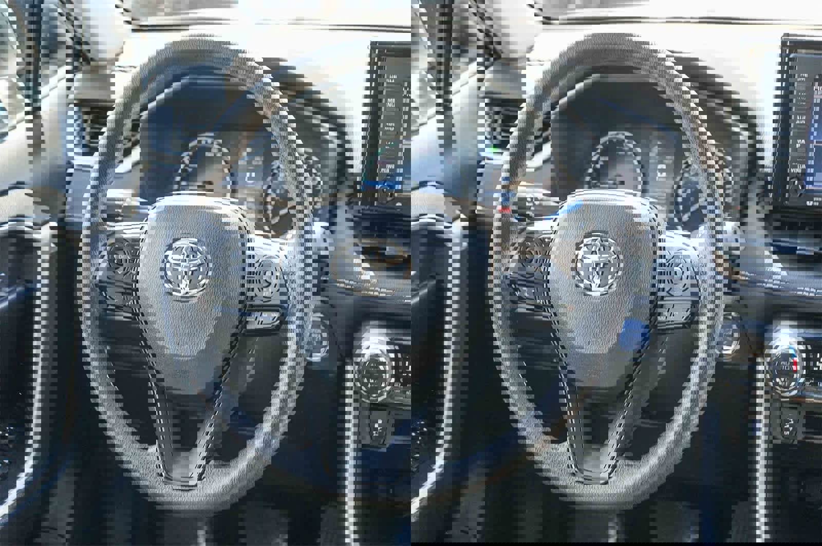 Used 2022 Toyota RAV4 XLE w/ Convenience Package image 14