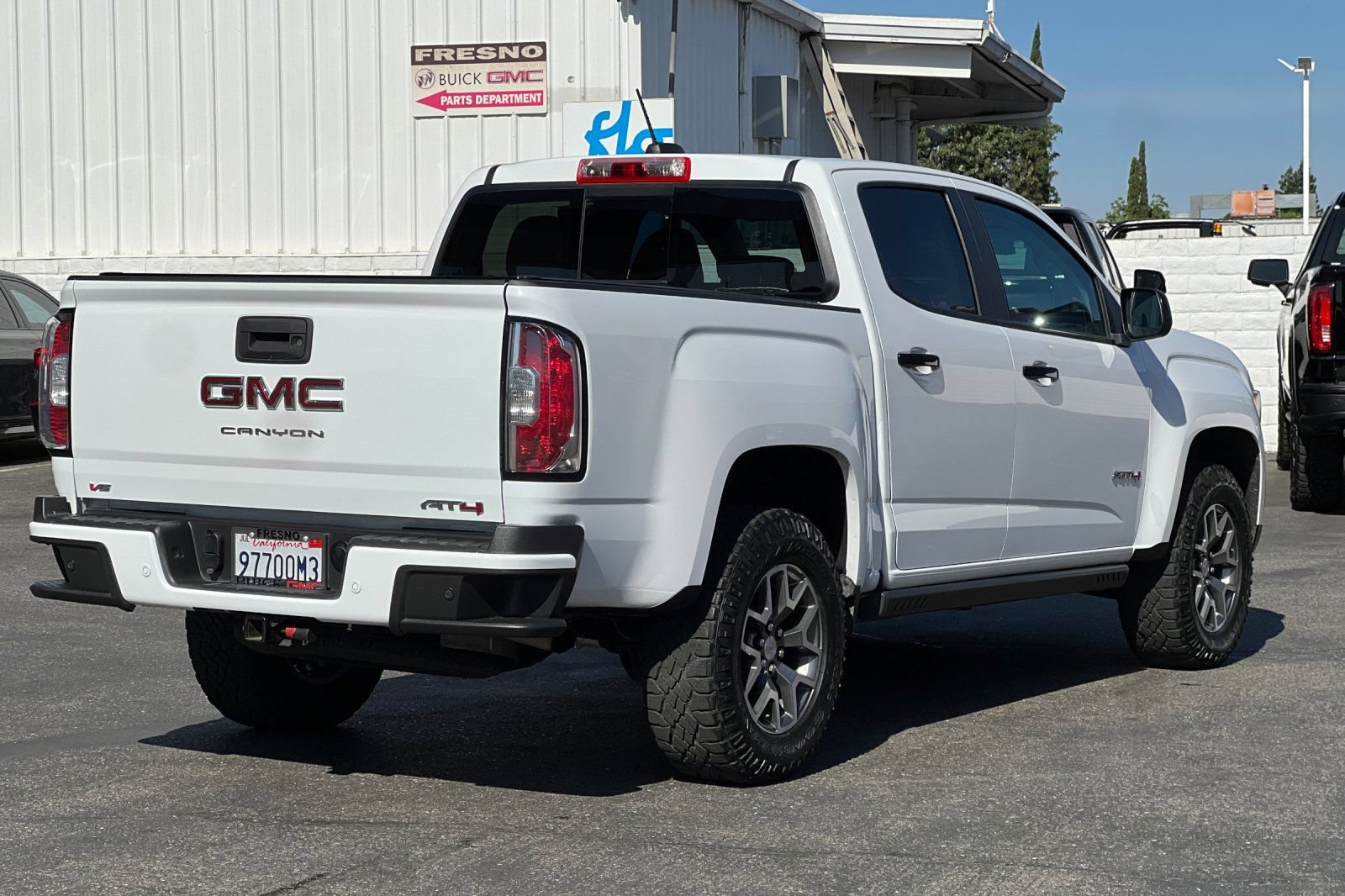 Used 2022 GMC Canyon AT4 w/ Trailering Package AWD/4WD image 4