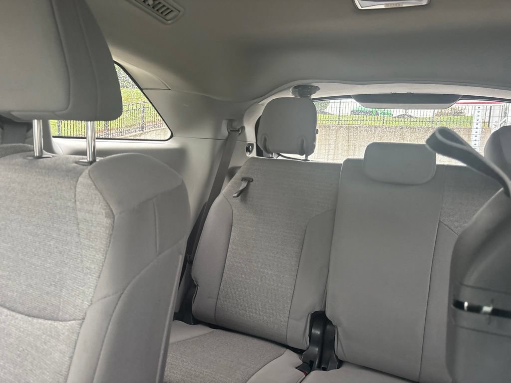 Used 2024 Toyota Sienna LE AWD/4WD image 36
