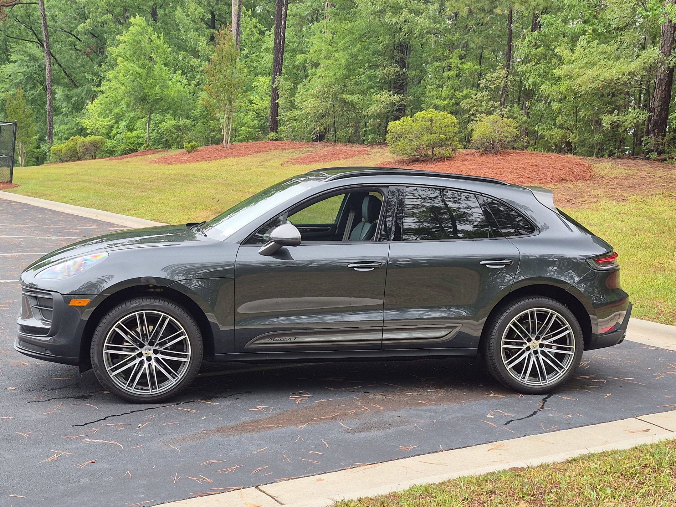 Certified 2025 Porsche Macan Turbo AWD/4WD image 2