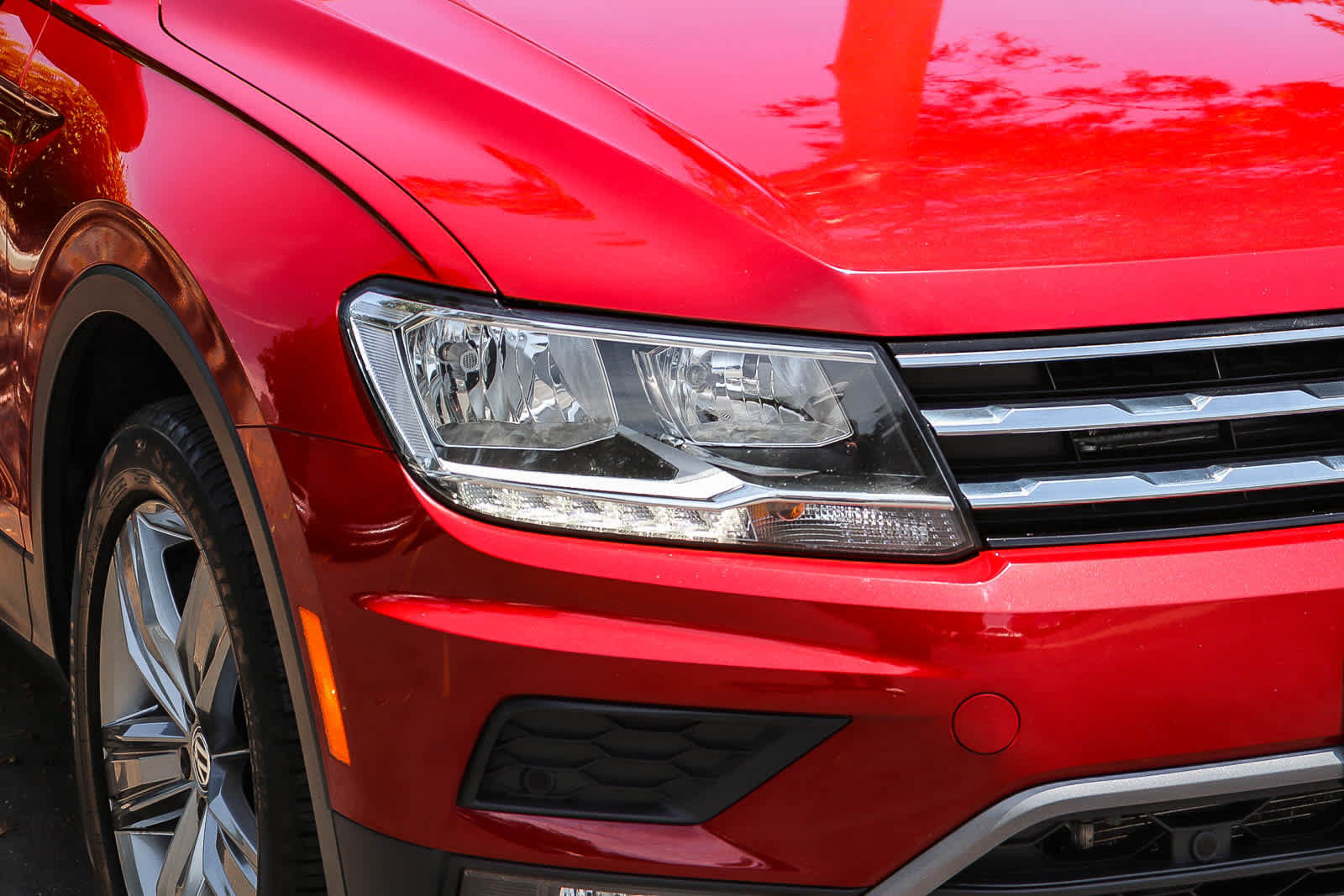Used 2020 Volkswagen Tiguan SEL FWD image 4