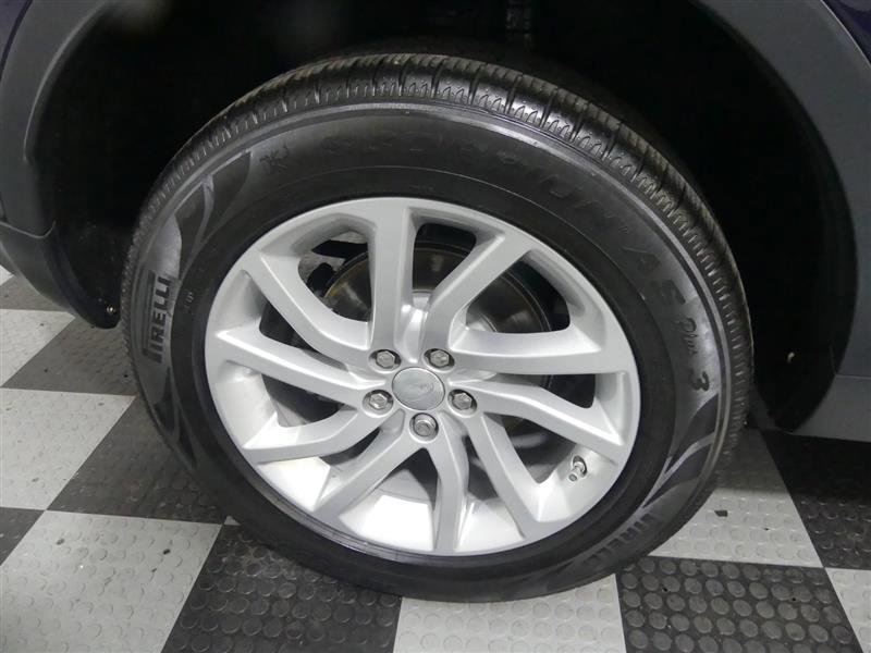Used 2019 Land Rover Discovery Sport HSE image 17