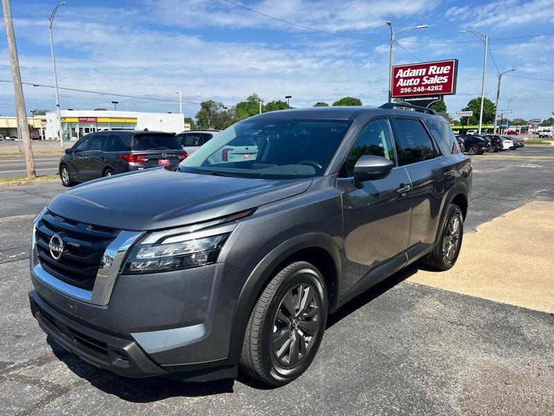 Used 2023 Nissan Pathfinder SV image 4