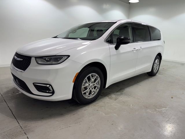 Used 2024 Chrysler Pacifica Touring-L image 3